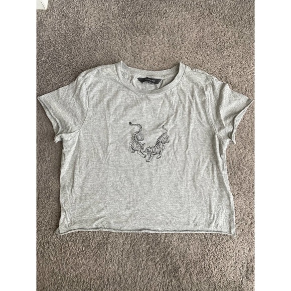 Glassons gray crop top with tigers, size small - Picture 6 of 9